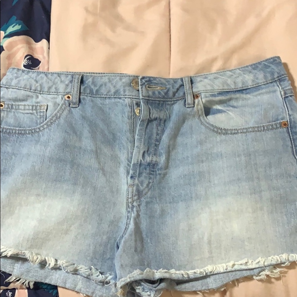 Jean Shorts✨ F21✨ size 30 ✨ 2/$20 Shorts💕